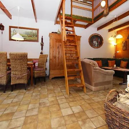 Vakantiehuis In Mit Garten