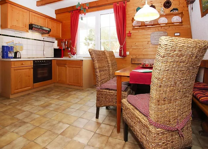 In Mit Garten بيت للعطل *