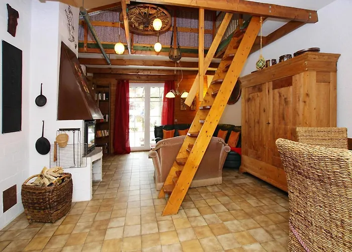 In Mit Garten بيت للعطل *